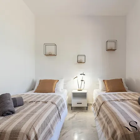 Apartment Elegant 2 Bed 2 Bath Apartment, Pool, Views, Parking *