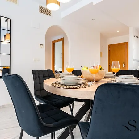 Elegant 2 Bed 2 Bath Apartment, Pool, Views, Parking * Benalmadena