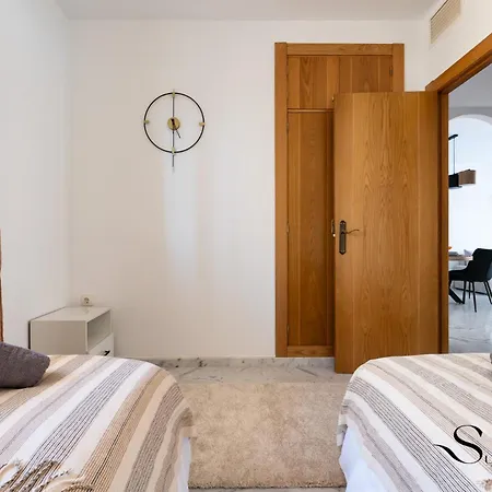 Elegant 2 Bed 2 Bath Apartment, Pool, Views, Parking Apartmán Benalmádena