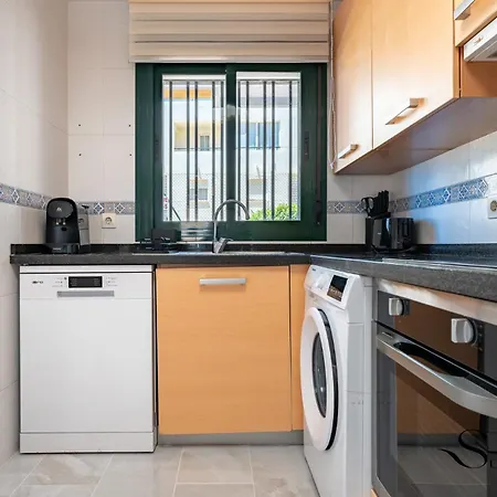 Elegant 2 Bed 2 Bath Apartment, Pool, Views, Parking Benalmadena