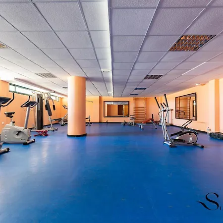 Elegant 2 Bed 2 Bath Apartment, Pool, Views, Parking Apartmán Benalmádena