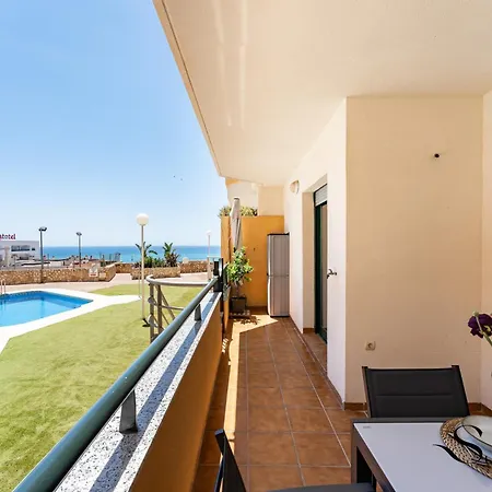Elegant 2 Bed 2 Bath Apartment, Pool, Views, Parking Benalmádena