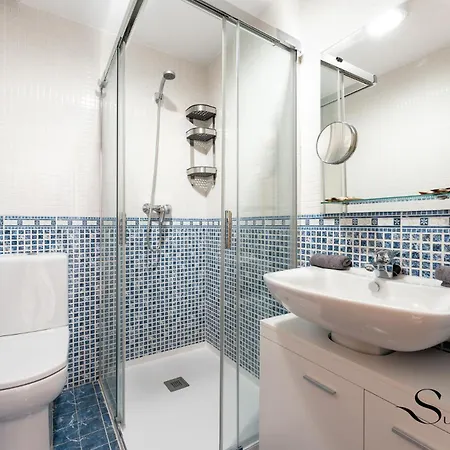 Elegant 2 Bed 2 Bath Apartment, Pool, Views, Parking Apartment *