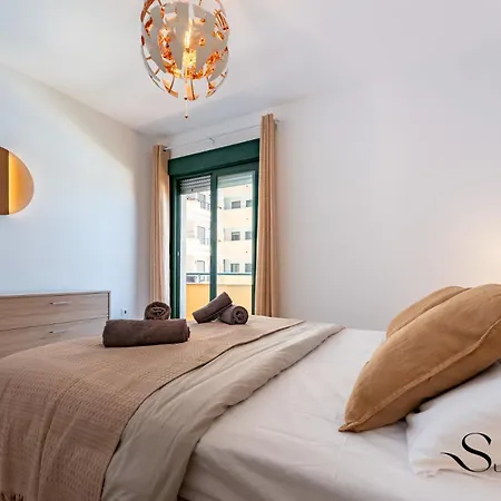 Apartment Elegant 2 Bed 2 Bath Apartment, Pool, Views, Parking *